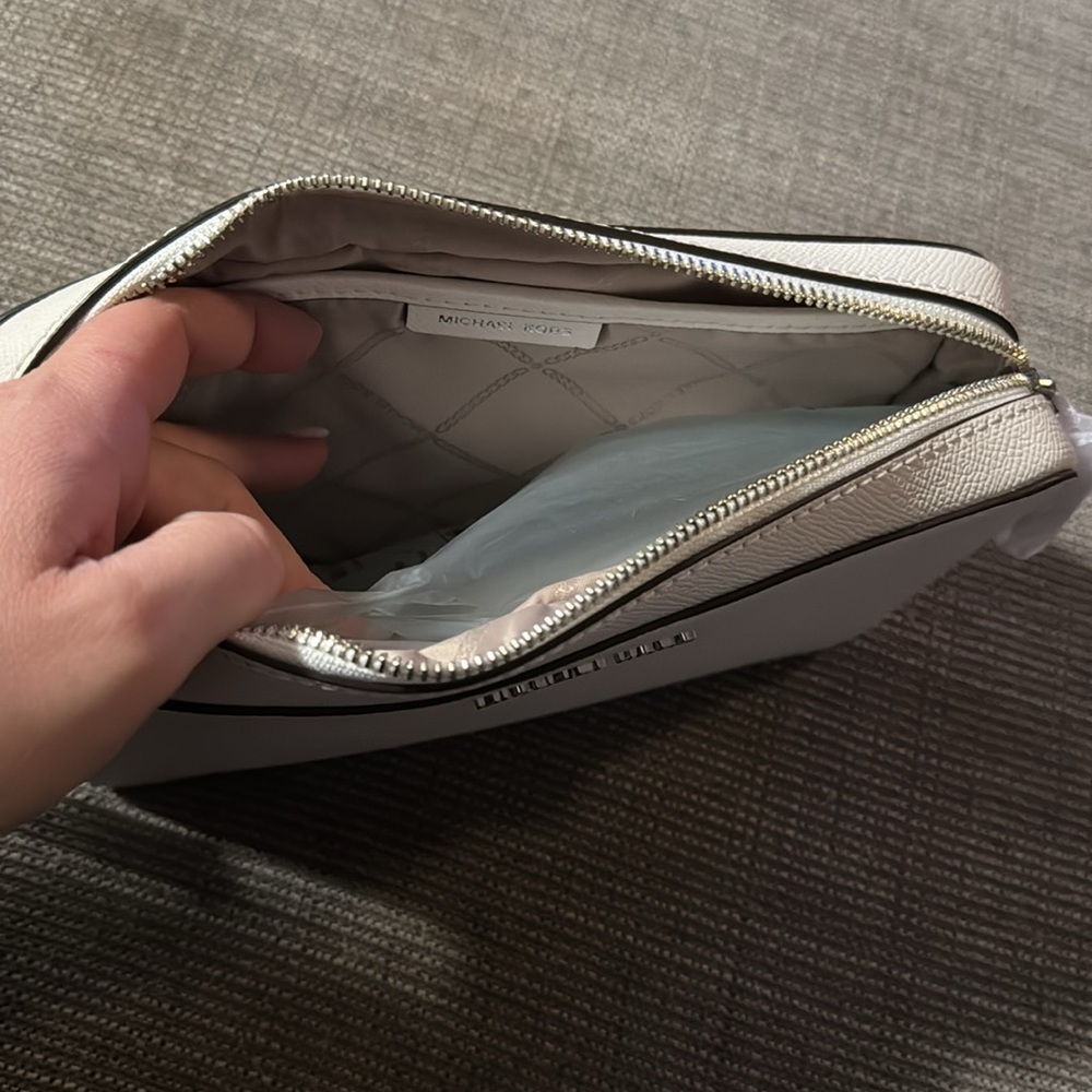 Michael Kors white crossbody bag - Picture 2 of 5